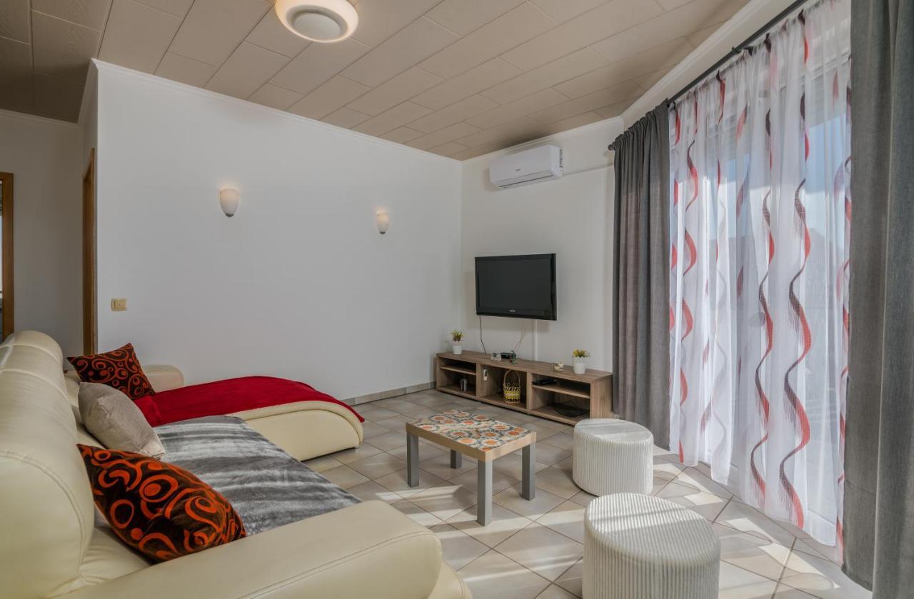 Holiday Home Nika Linardići Buitenkant foto